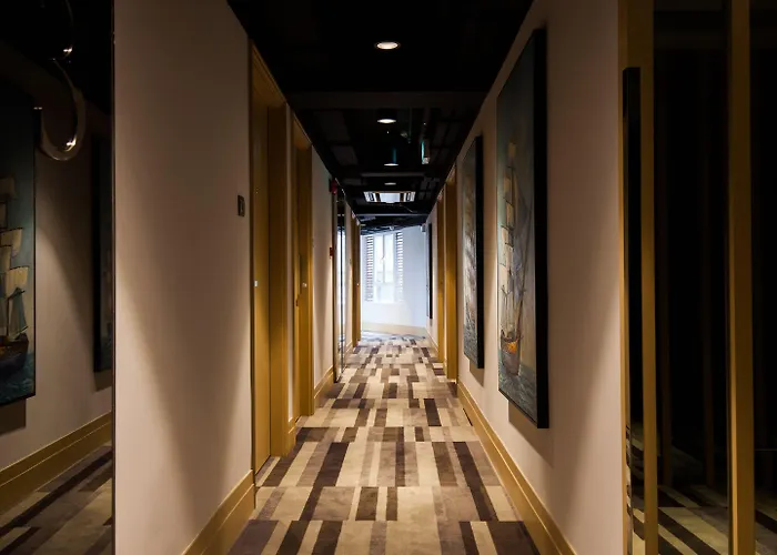 Caravel Hotel